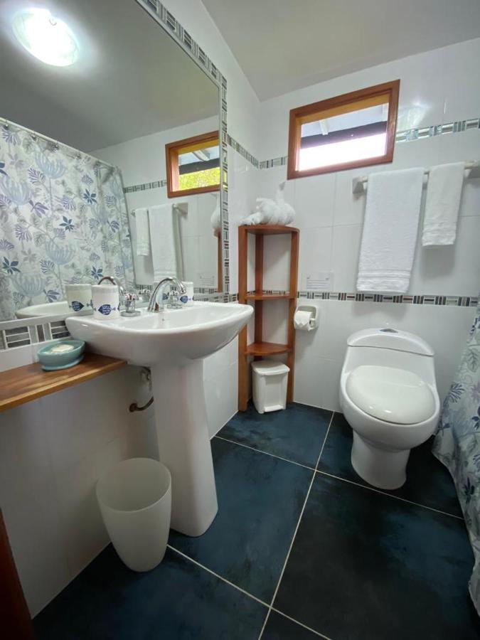 The Isabela Beach House Puerto Villamil Extérieur photo