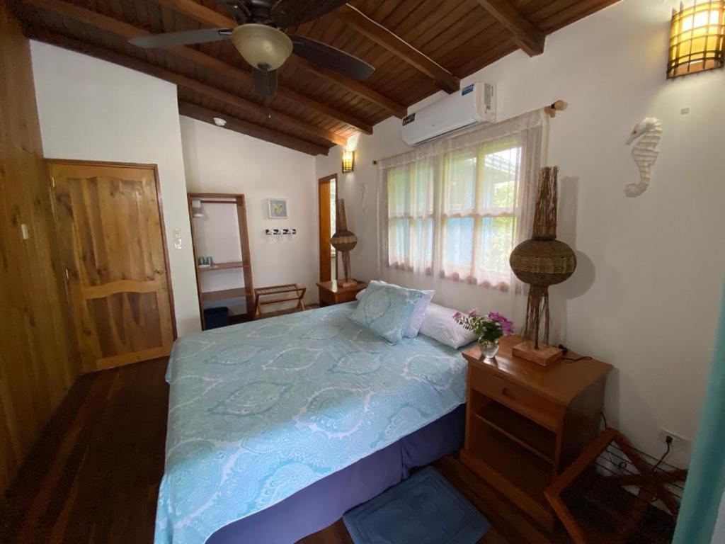 The Isabela Beach House Puerto Villamil Extérieur photo