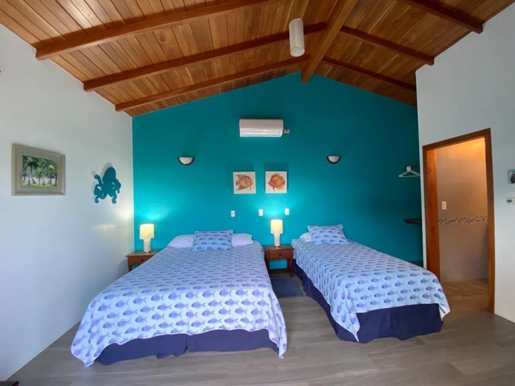 The Isabela Beach House Puerto Villamil Extérieur photo