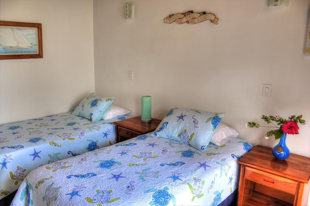The Isabela Beach House Puerto Villamil Extérieur photo
