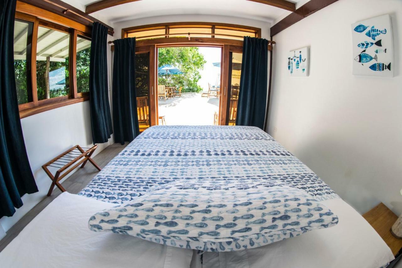 The Isabela Beach House Puerto Villamil Extérieur photo