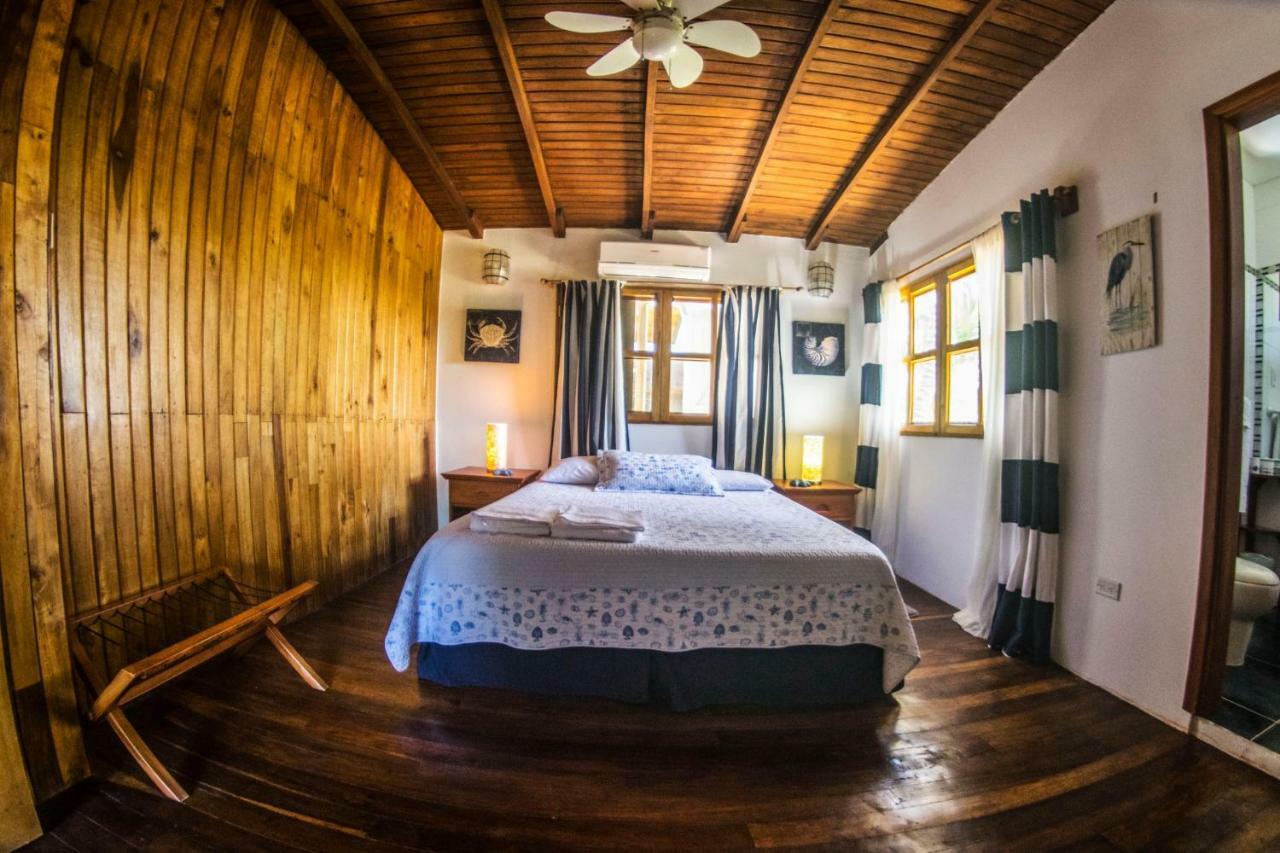 The Isabela Beach House Puerto Villamil Extérieur photo